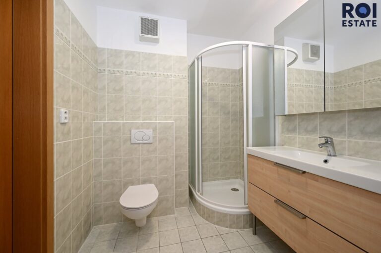 Pronájem kompletně zařízeného bytu 2+kk 65 m² s balkonem a parkovacím stáním, Praha – Libeň