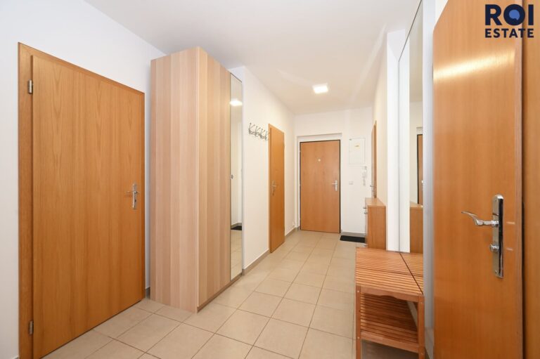Pronájem kompletně zařízeného bytu 2+kk 65 m² s balkonem a parkovacím stáním, Praha – Libeň