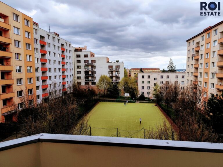Pronájem prostorného bytu 1+1 s balkonem 45m² – Brno – Černovice