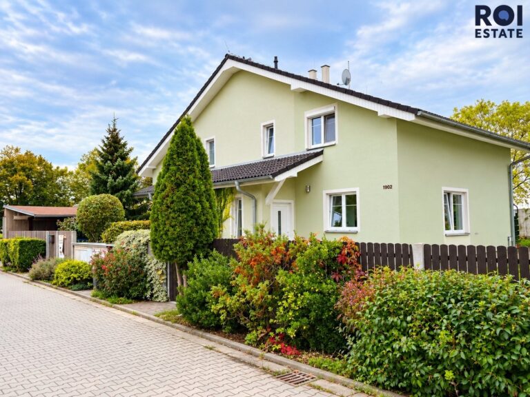 Rodinný dům 4+kk se zahradou 400 m² a pergolou – Lysá nad Labem