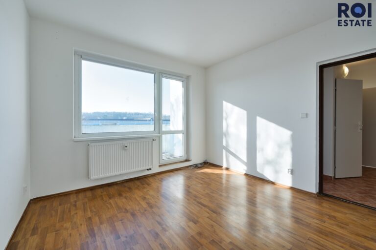 Pronájem bytu 2+1 46 m² – Milovice, Boží dar