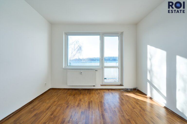 Pronájem bytu 2+1 46 m² – Milovice, Boží dar